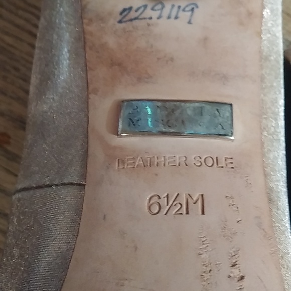 Badgley Mischka Size 6 1/2 M Taupe - Picture 4 of 8